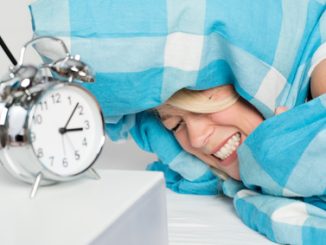 Lärm in der Nacht hält einen vom Schlafen ab - und das muss niemand hinnehmen. Die Chancen auf eine Mietminderung stehen nicht schlecht